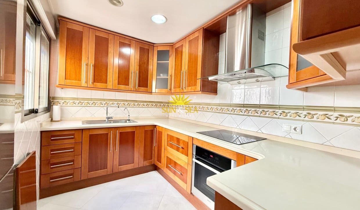 2 Zimmer Apartment zu vermieten in Torrevieja mit Garage - 1.500 € (Ref: 10077054)