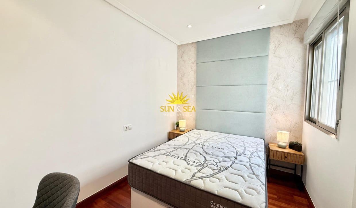 2 Zimmer Apartment zu vermieten in Torrevieja mit Garage - 1.500 € (Ref: 10077054)