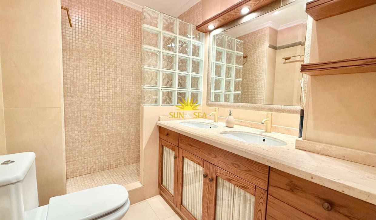 2 Zimmer Apartment zu vermieten in Torrevieja mit Garage - 1.500 € (Ref: 10077054)