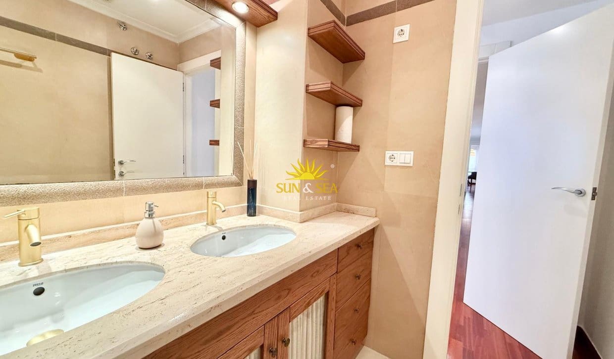 2 Zimmer Apartment zu vermieten in Torrevieja mit Garage - 1.500 € (Ref: 10077054)