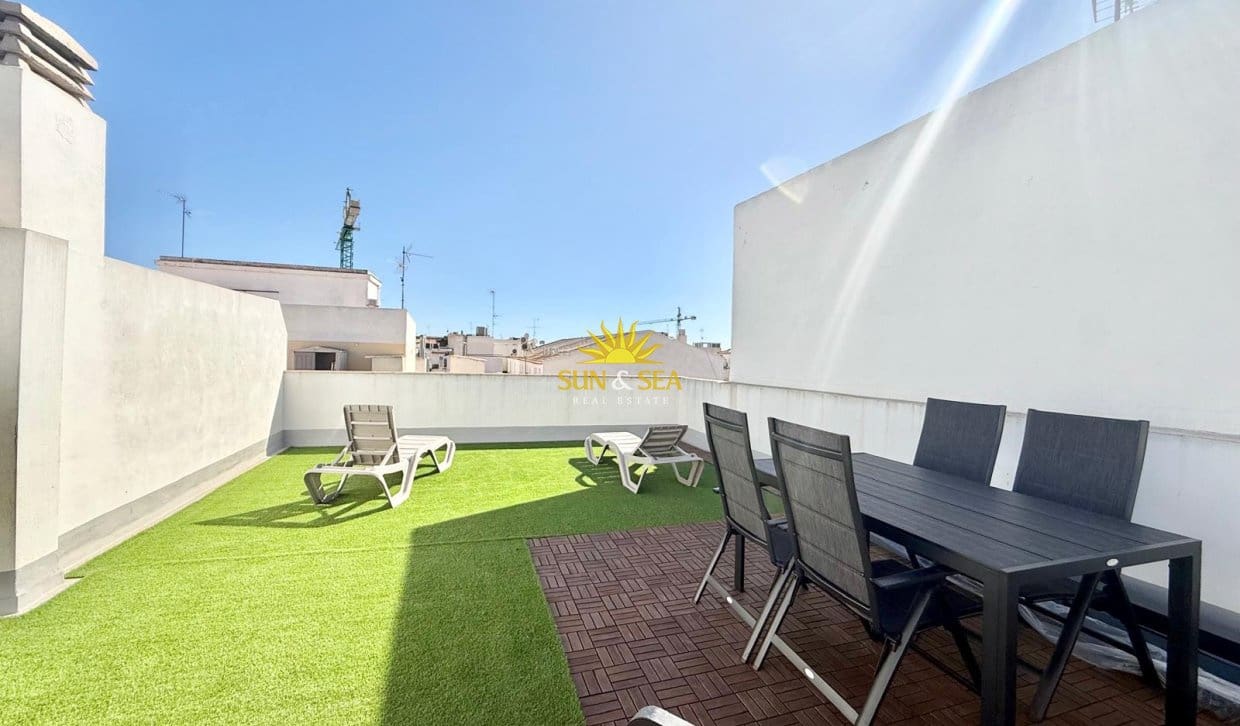 2 Zimmer Apartment zu vermieten in Torrevieja mit Garage - 1.500 € (Ref: 10077054)