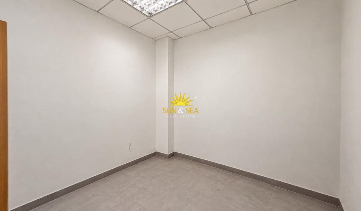 1 makuuhuone Kaupallinen myytävänä paikassa Torrevieja - 599 000 € (Ref: 10079036)