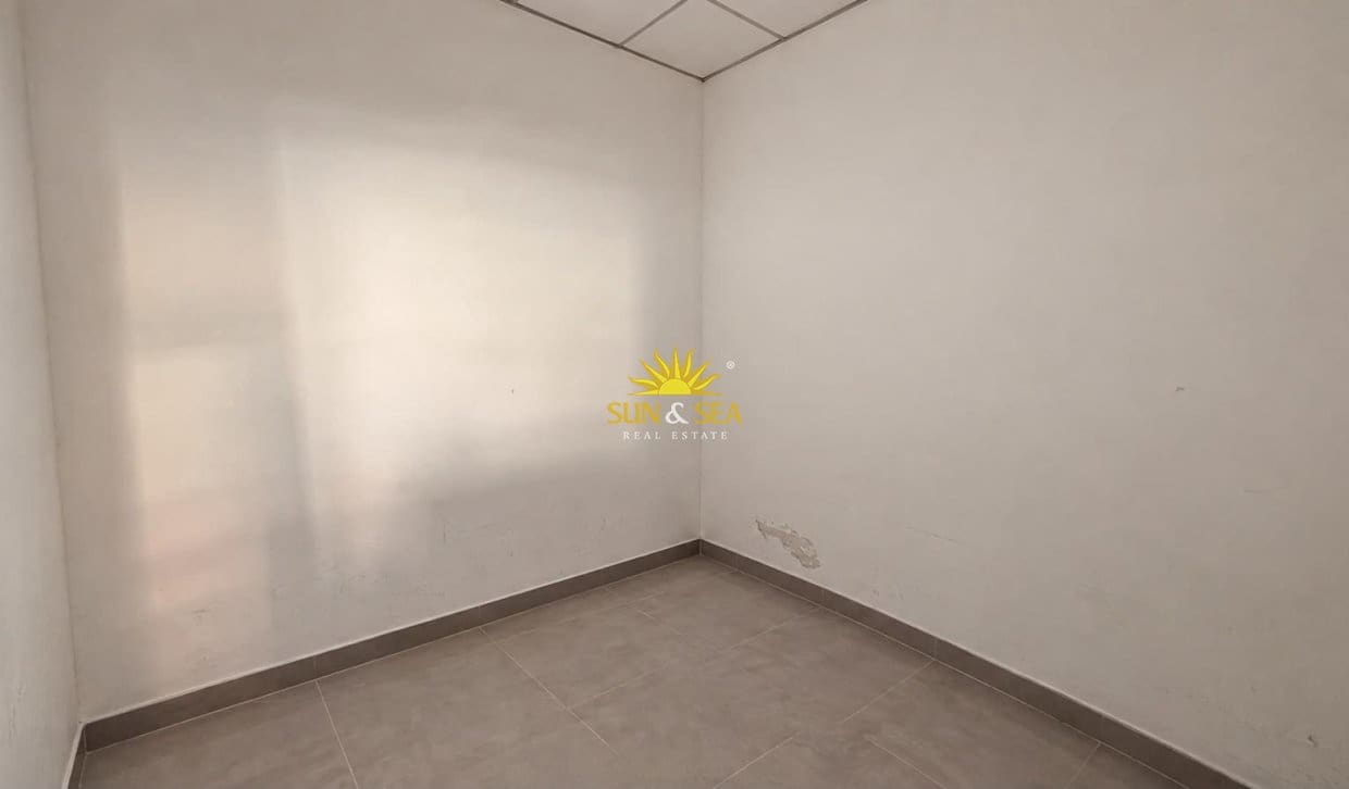 1 makuuhuone Kaupallinen myytävänä paikassa Torrevieja - 599 000 € (Ref: 10079036)