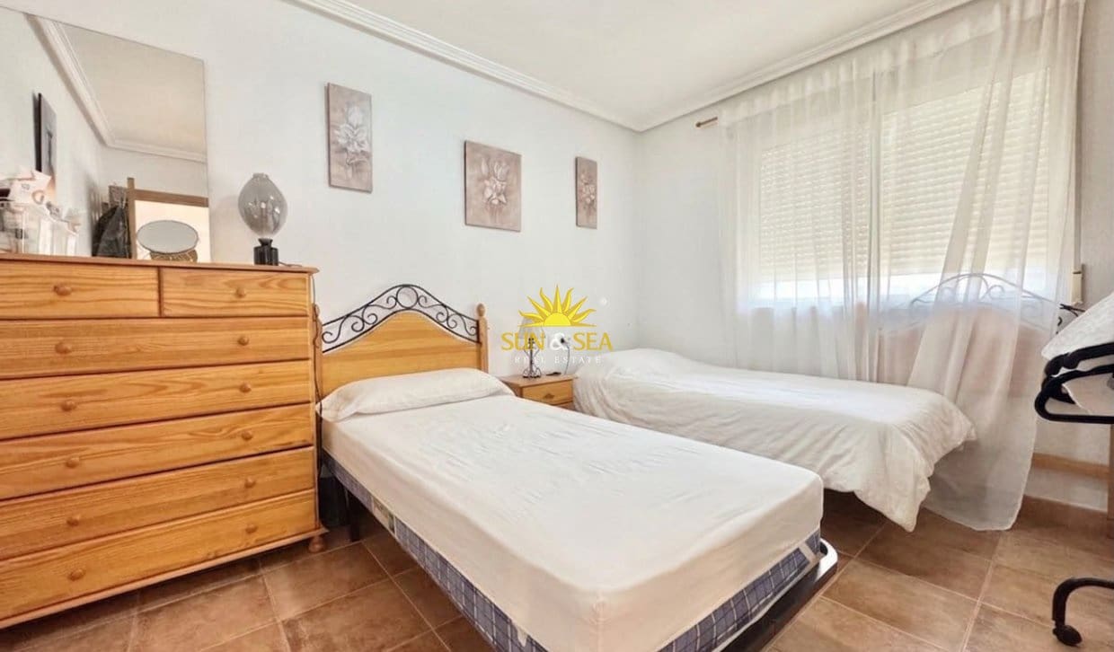 2 soveværelse Lejlighed til leje i Torrevieja med swimmingpool - € 800 (Ref: 10079038)