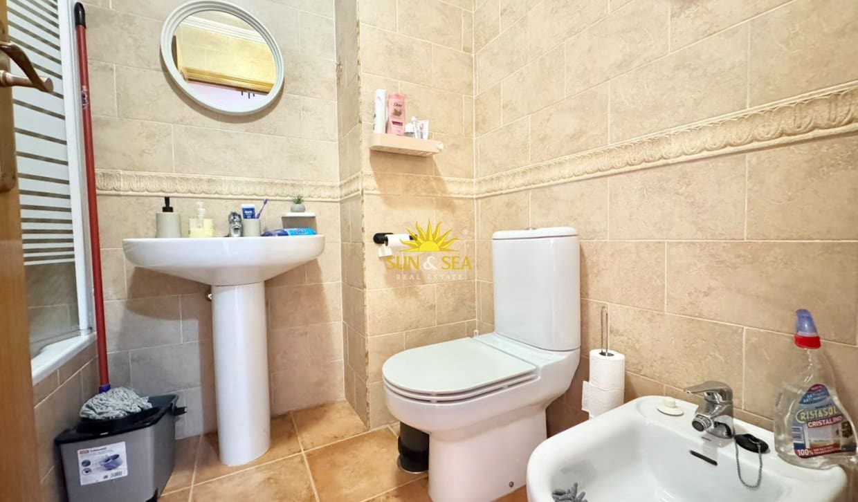 2 soveværelse Lejlighed til leje i Torrevieja med swimmingpool - € 800 (Ref: 10079038)