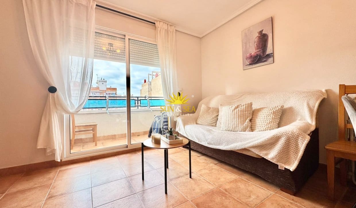 2 soveværelse Lejlighed til leje i Torrevieja med swimmingpool - € 800 (Ref: 10079038)