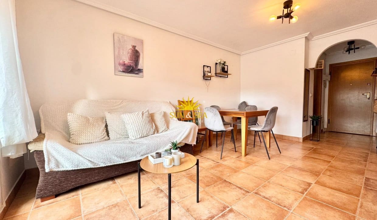 2 soveværelse Lejlighed til leje i Torrevieja med swimmingpool - € 800 (Ref: 10079038)