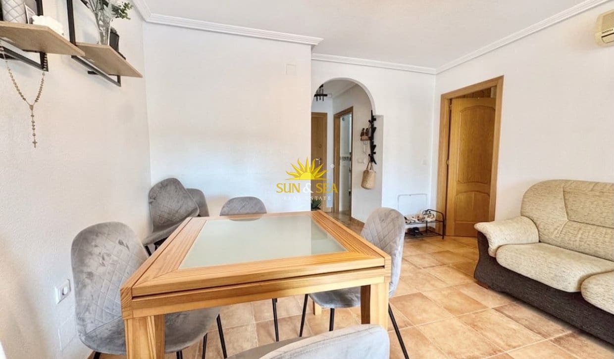 2 soveværelse Lejlighed til leje i Torrevieja med swimmingpool - € 800 (Ref: 10079038)
