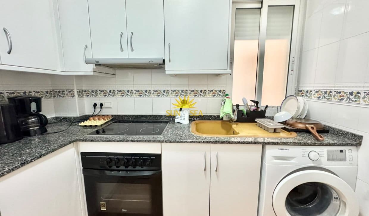 2 soveværelse Lejlighed til leje i Torrevieja med swimmingpool - € 800 (Ref: 10079038)