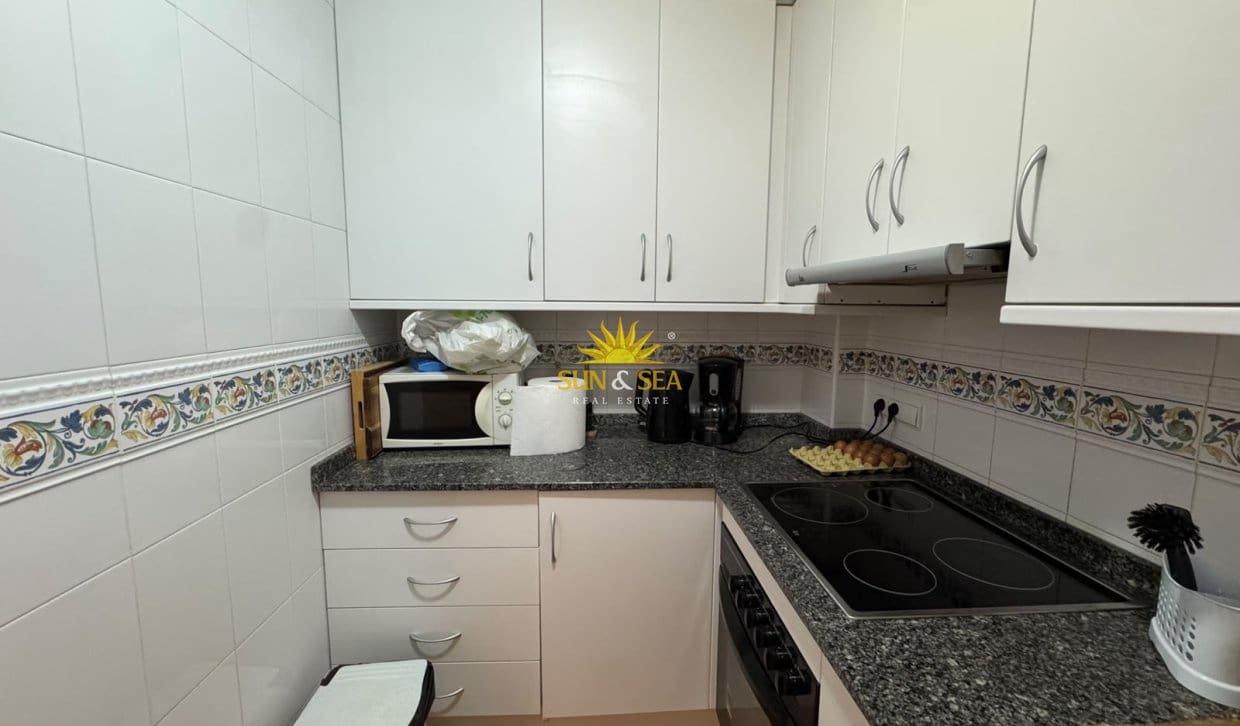 2 soveværelse Lejlighed til leje i Torrevieja med swimmingpool - € 800 (Ref: 10079038)