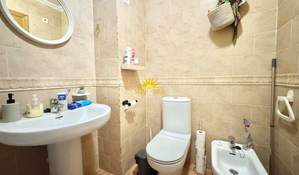 2 soveværelse Lejlighed til leje i Torrevieja med swimmingpool - € 800 (Ref: 10079038)