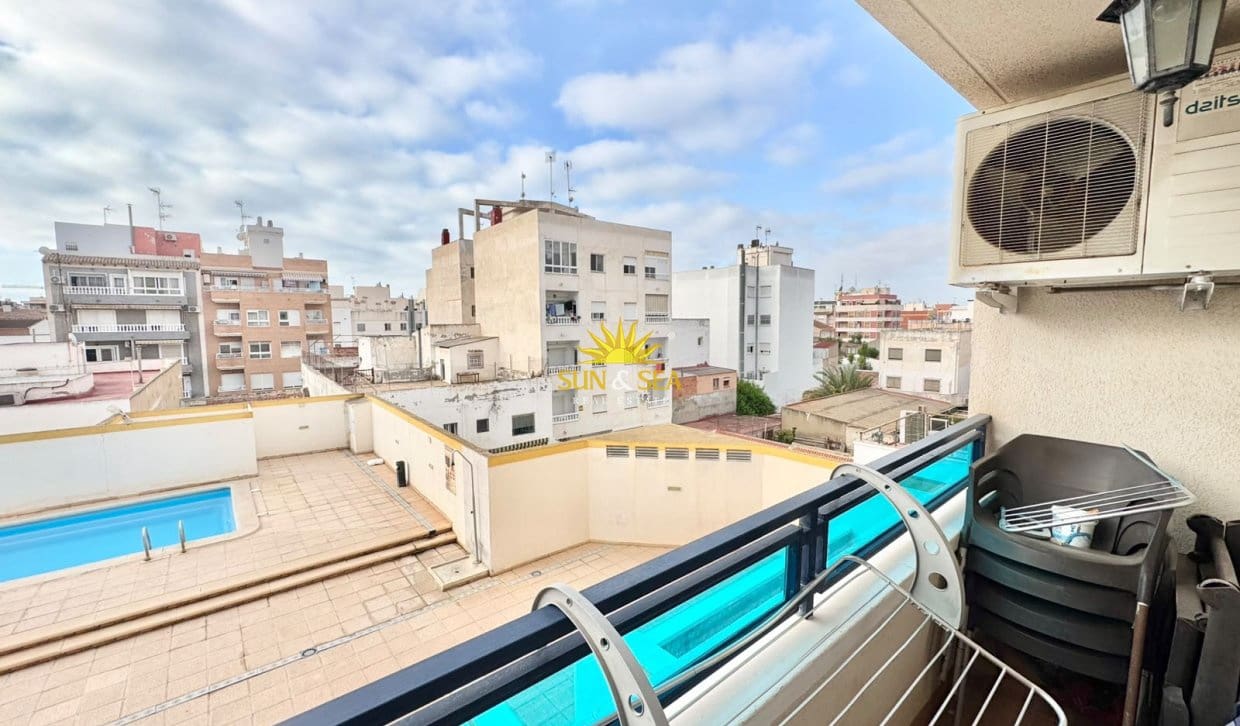 2 soveværelse Lejlighed til leje i Torrevieja med swimmingpool - € 800 (Ref: 10079038)