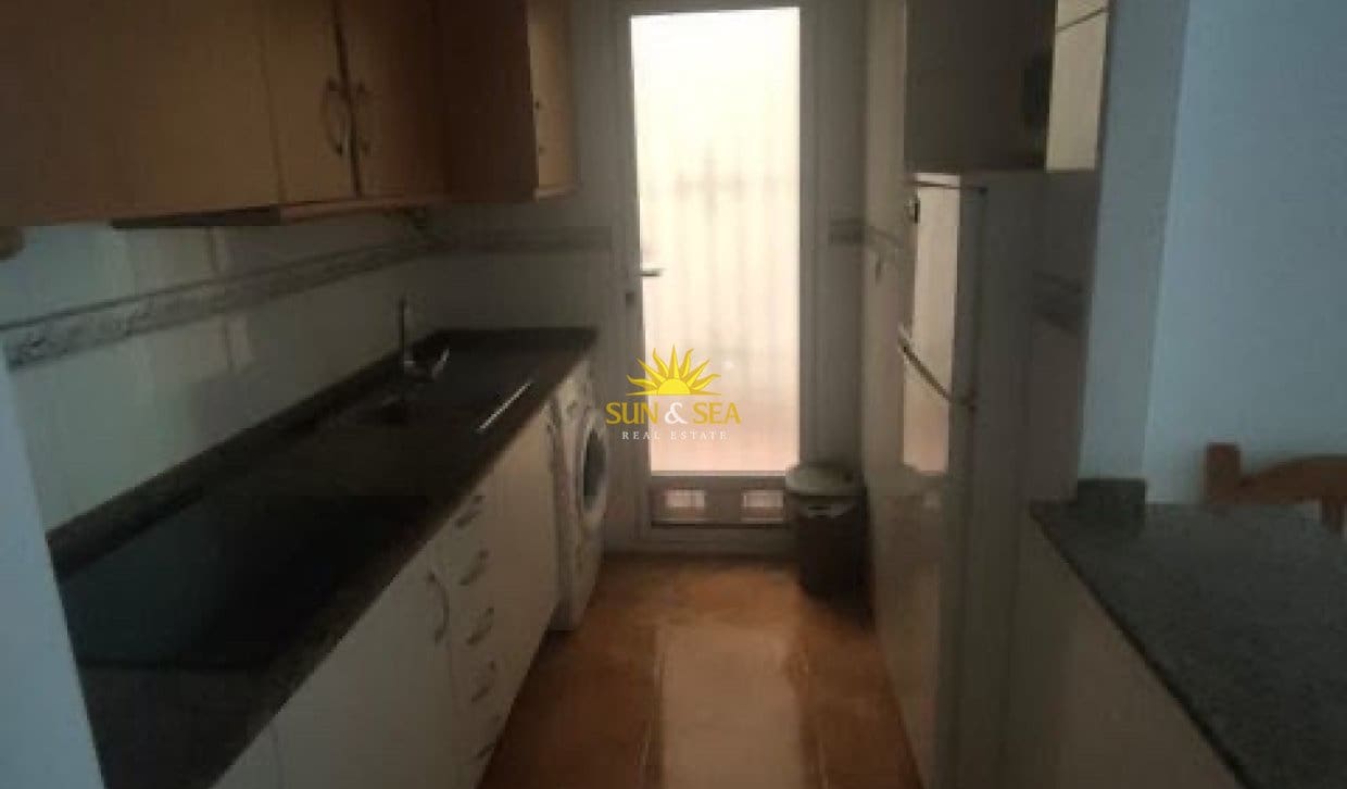 2 soverom Leilighet til leie i Torrevieja med svømmebasseng - € 850 (Ref: 10079040)