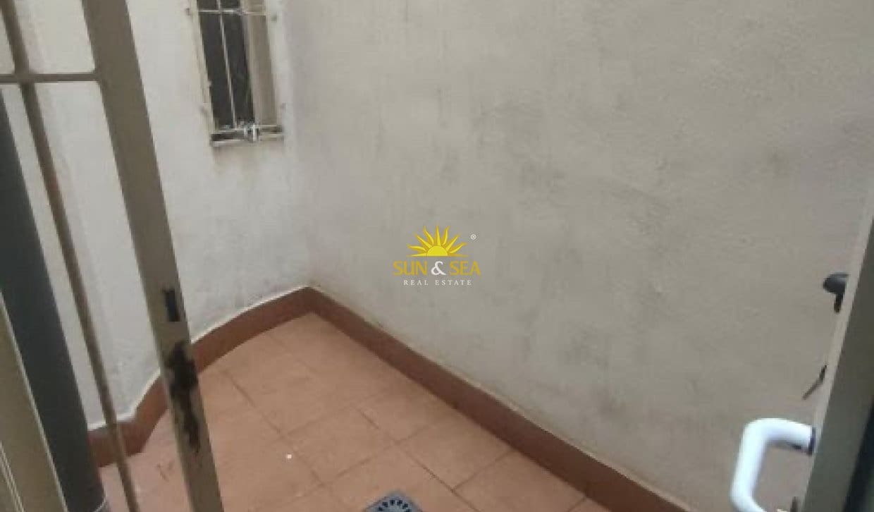 2 soverom Leilighet til leie i Torrevieja med svømmebasseng - € 850 (Ref: 10079040)