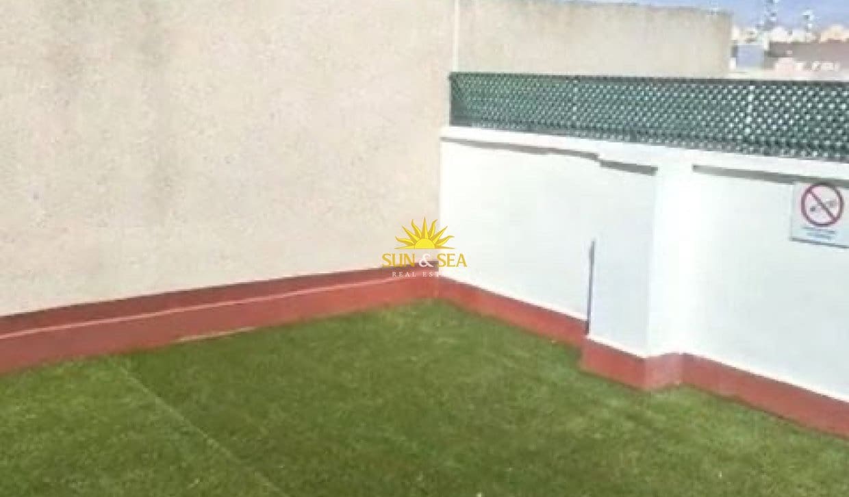 2 soverom Leilighet til leie i Torrevieja med svømmebasseng - € 850 (Ref: 10079040)