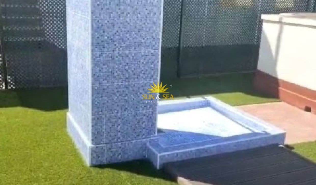 2 soverom Leilighet til leie i Torrevieja med svømmebasseng - € 850 (Ref: 10079040)