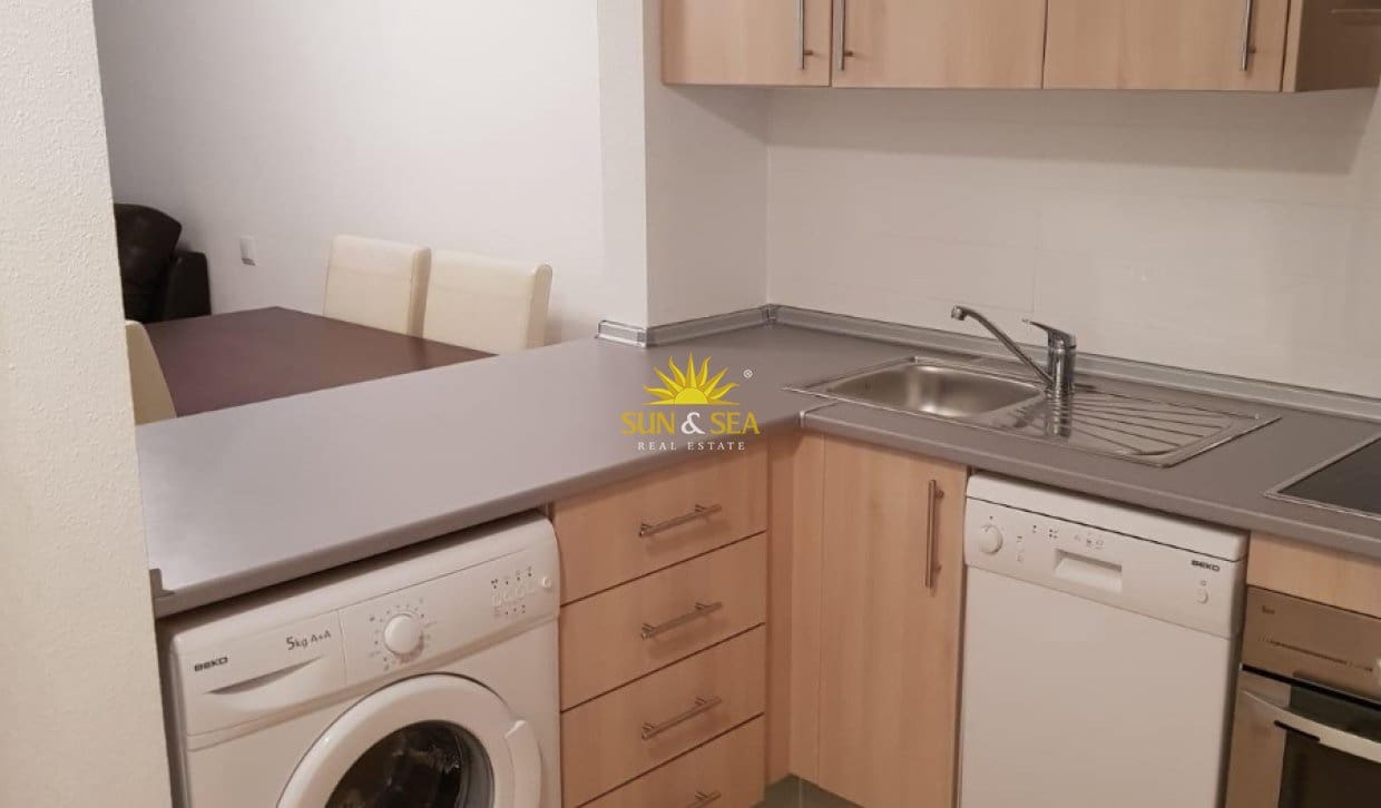 2 slaapkamer Appartement te huur in Roldan met zwembad garage - € 750 (Ref: 10079964)
