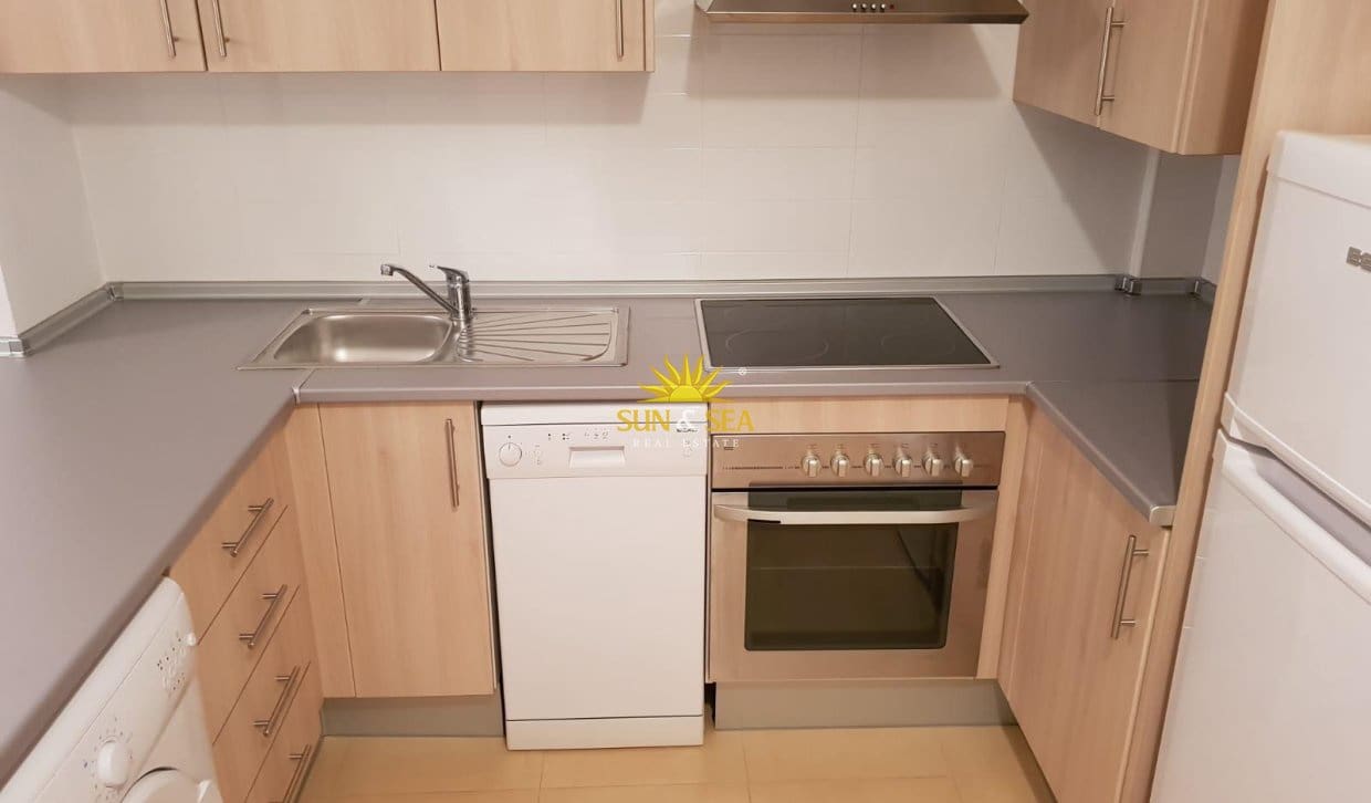 2 slaapkamer Appartement te huur in Roldan met zwembad garage - € 750 (Ref: 10079964)