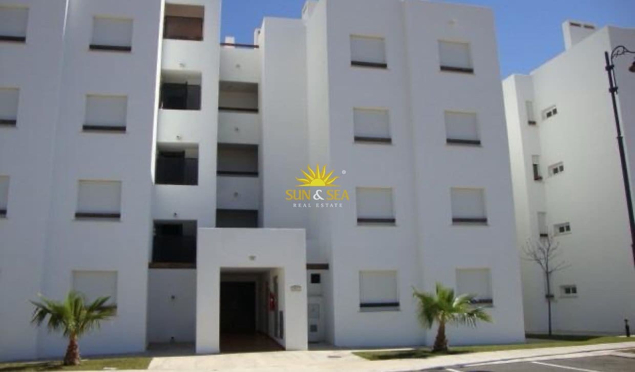 2 slaapkamer Appartement te huur in Roldan met zwembad garage - € 750 (Ref: 10079964)