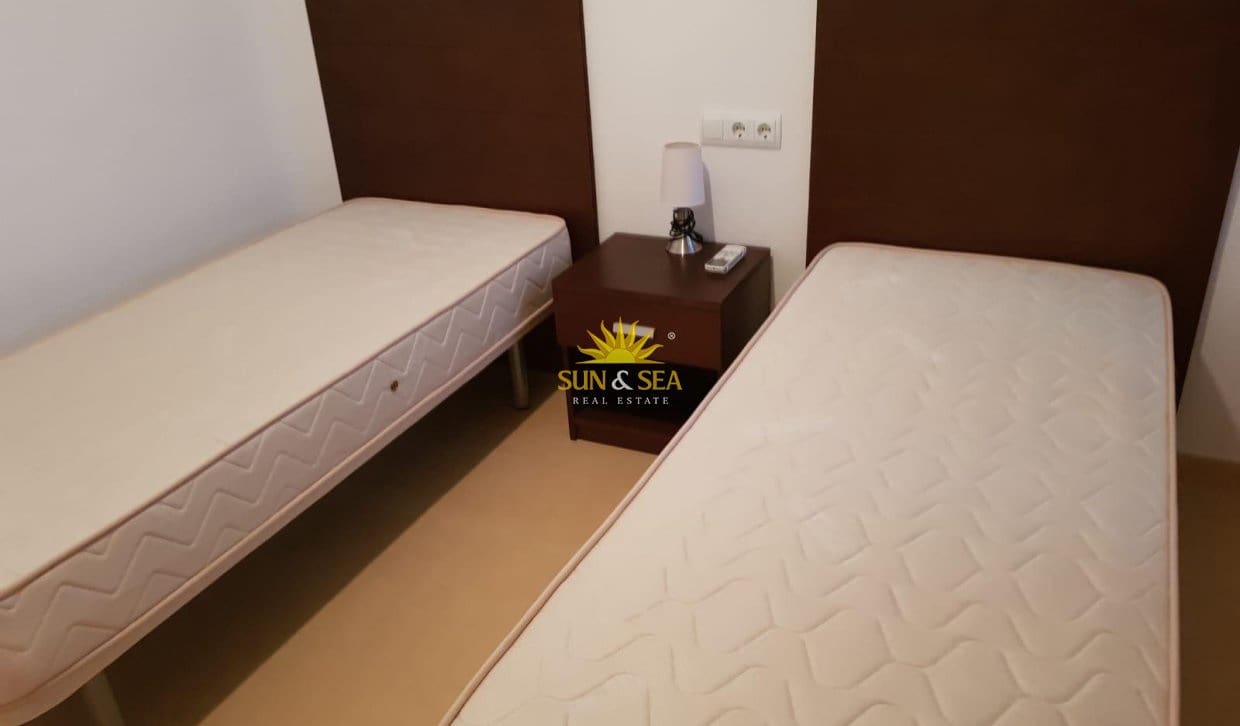 2 slaapkamer Appartement te huur in Roldan met zwembad garage - € 750 (Ref: 10079964)