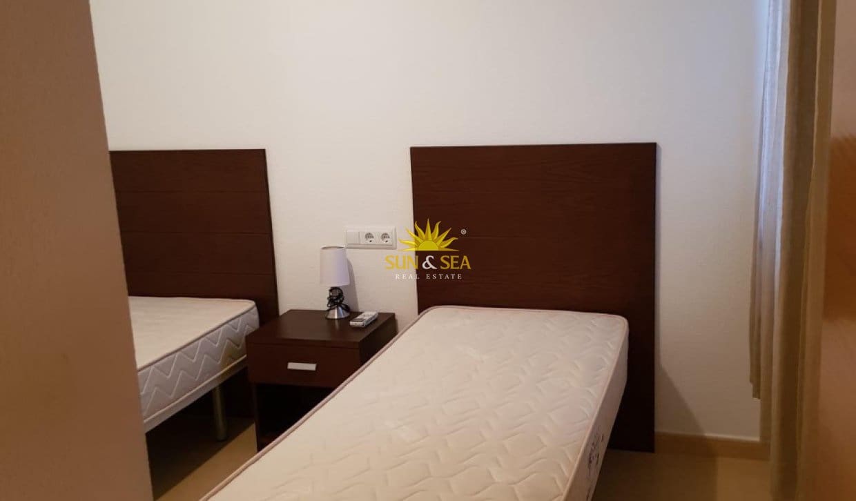 2 slaapkamer Appartement te huur in Roldan met zwembad garage - € 750 (Ref: 10079964)