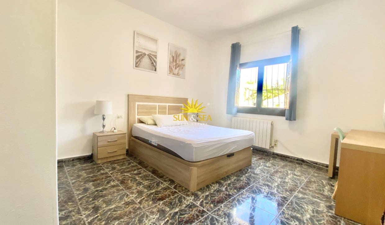 5 bedroom Villa for holiday rental in Cala de Finestrat with pool garage - € 2,250 (Ref: 10079965)