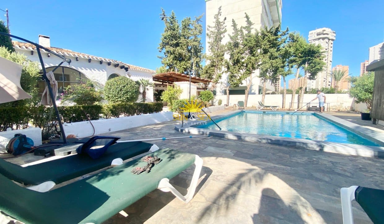 5 bedroom Villa for holiday rental in Cala de Finestrat with pool garage - € 2,250 (Ref: 10079965)