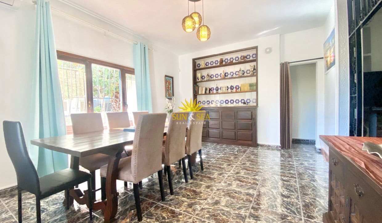 5 bedroom Villa for holiday rental in Cala de Finestrat with pool garage - € 2,250 (Ref: 10079965)