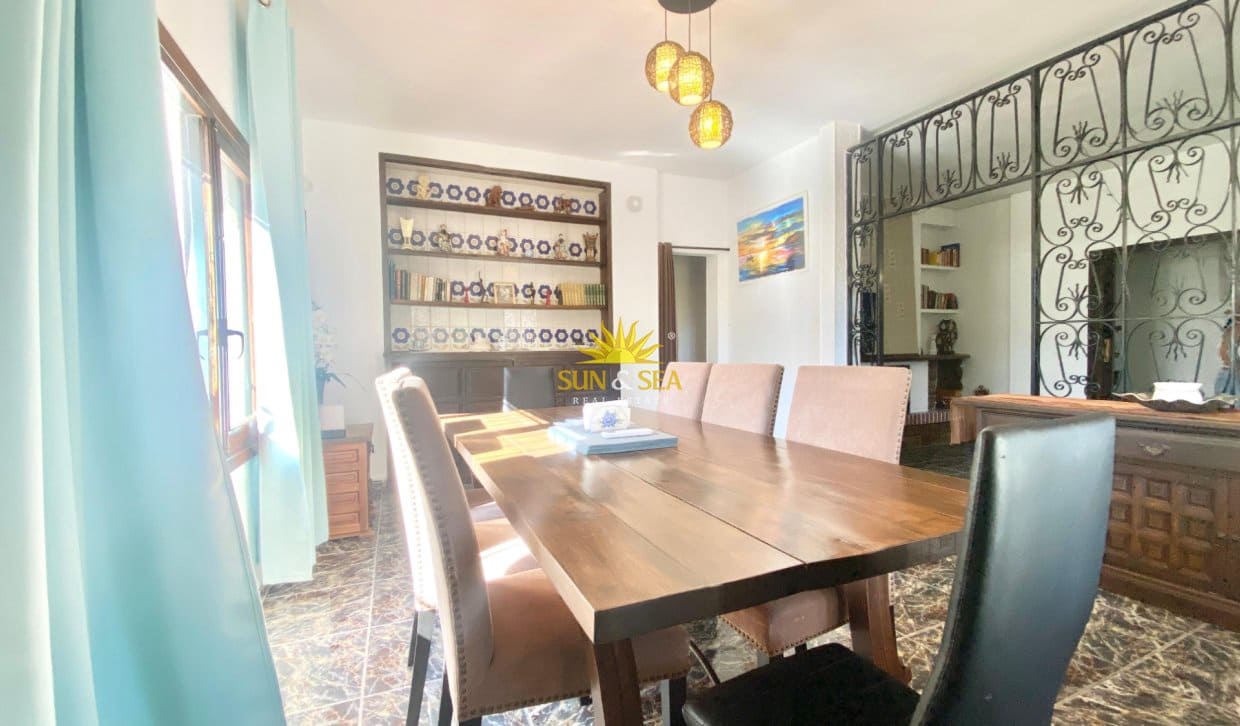 5 bedroom Villa for holiday rental in Cala de Finestrat with pool garage - € 2,250 (Ref: 10079965)