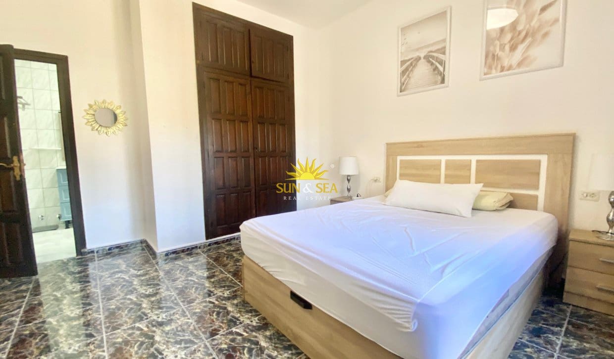 5 bedroom Villa for holiday rental in Cala de Finestrat with pool garage - € 2,250 (Ref: 10079965)