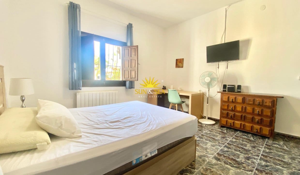 5 bedroom Villa for holiday rental in Cala de Finestrat with pool garage - € 2,250 (Ref: 10079965)