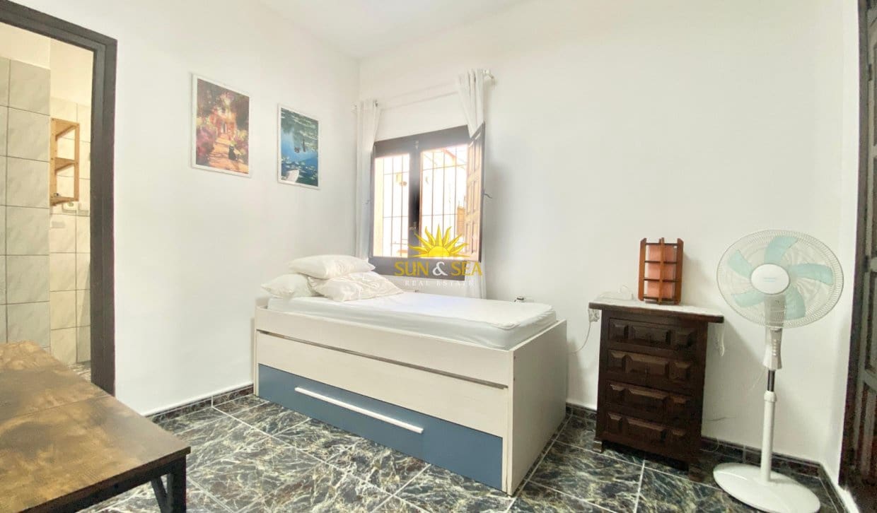 5 bedroom Villa for holiday rental in Cala de Finestrat with pool garage - € 2,250 (Ref: 10079965)