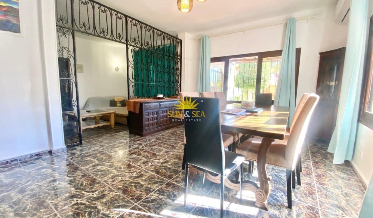 5 bedroom Villa for holiday rental in Cala de Finestrat with pool garage - € 2,250 (Ref: 10079965)