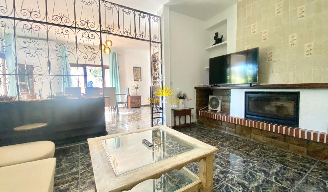 5 bedroom Villa for holiday rental in Cala de Finestrat with pool garage - € 2,250 (Ref: 10079965)
