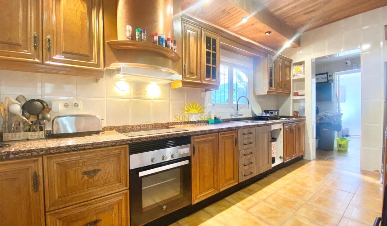 5 bedroom Villa for holiday rental in Cala de Finestrat with pool garage - € 2,250 (Ref: 10079965)