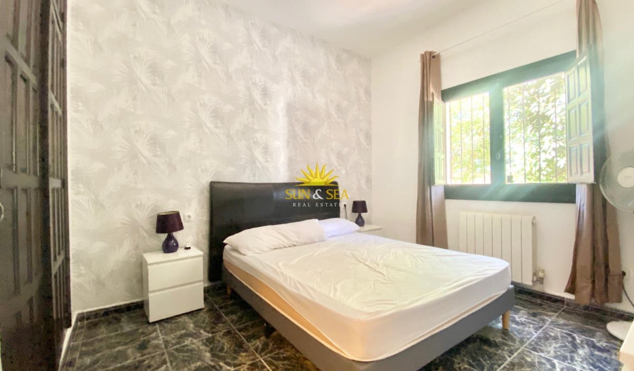 5 bedroom Villa for holiday rental in Cala de Finestrat with pool garage - € 2,250 (Ref: 10079965)