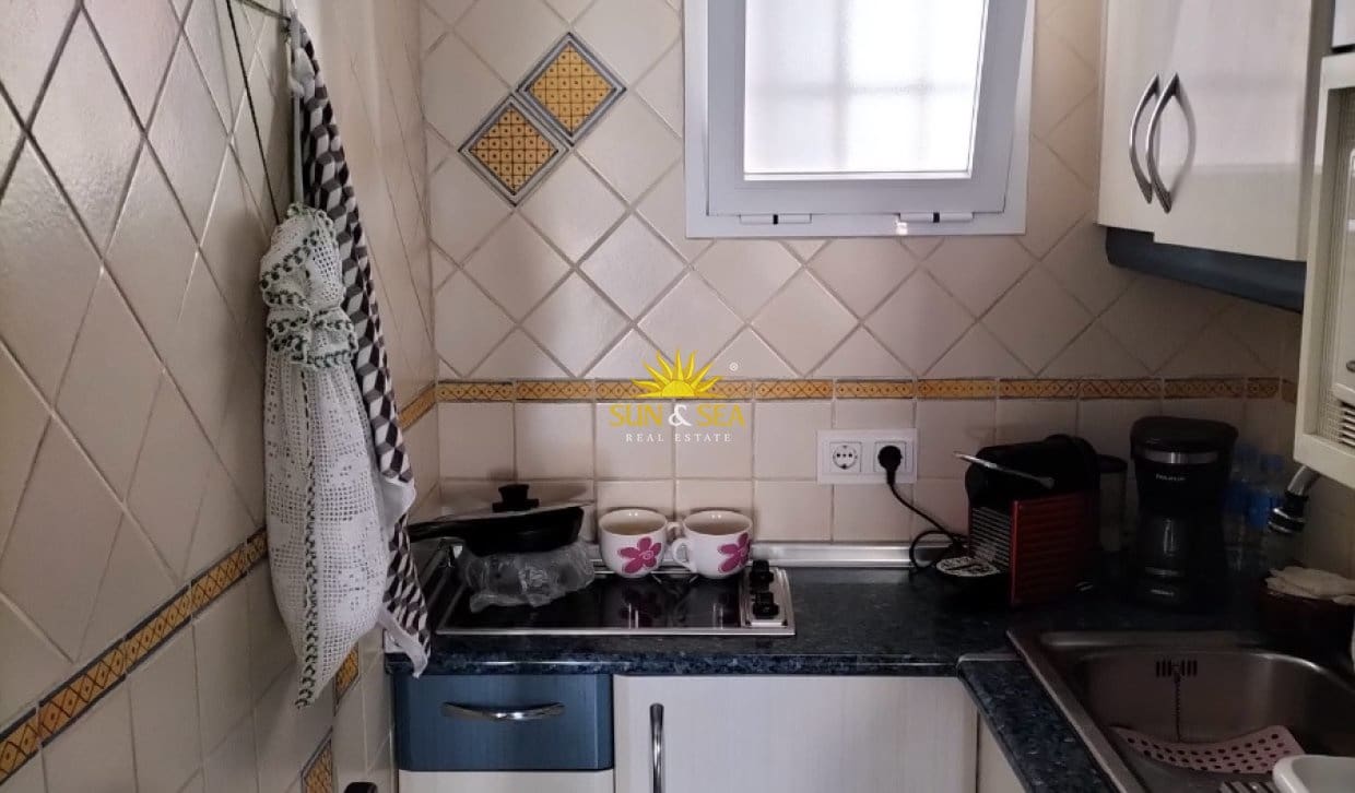 Appartement de 1 chambre de location de vacances à Benidorm avec piscine garage - 1 100 € (Ref: 10080146)