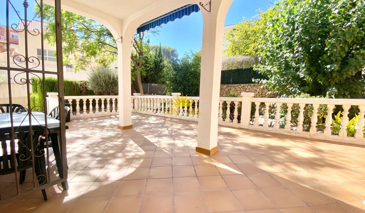 5 Zimmer Ferienvilla in La Nucia mit Pool Garage - 1.500 € (Ref: 10081589)