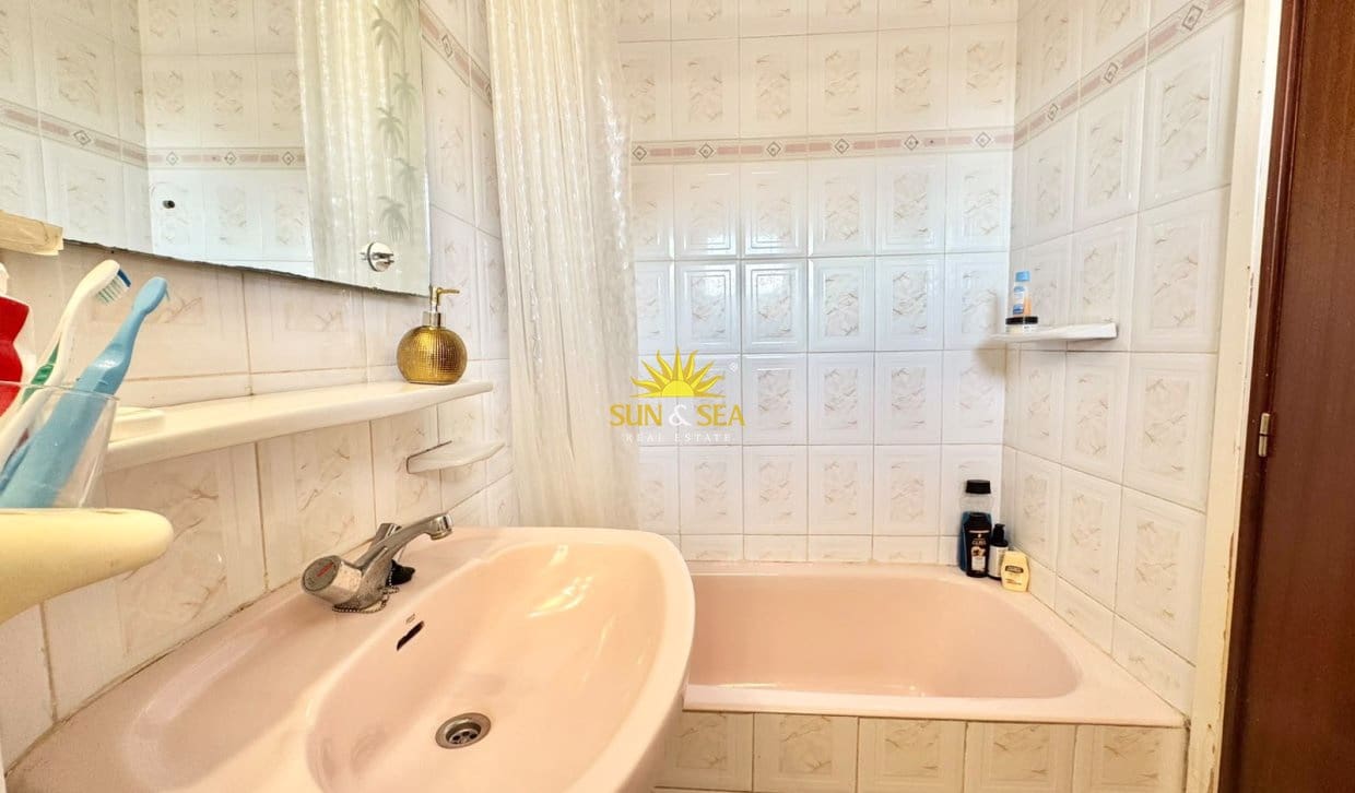 Studio for holiday rental in Benidorm with pool - € 800 (Ref: 10082017)