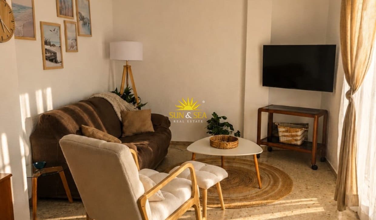 2 quarto Apartamento para arrendar em Benidorm com garagem - 1 300 € (Ref: 10082018)