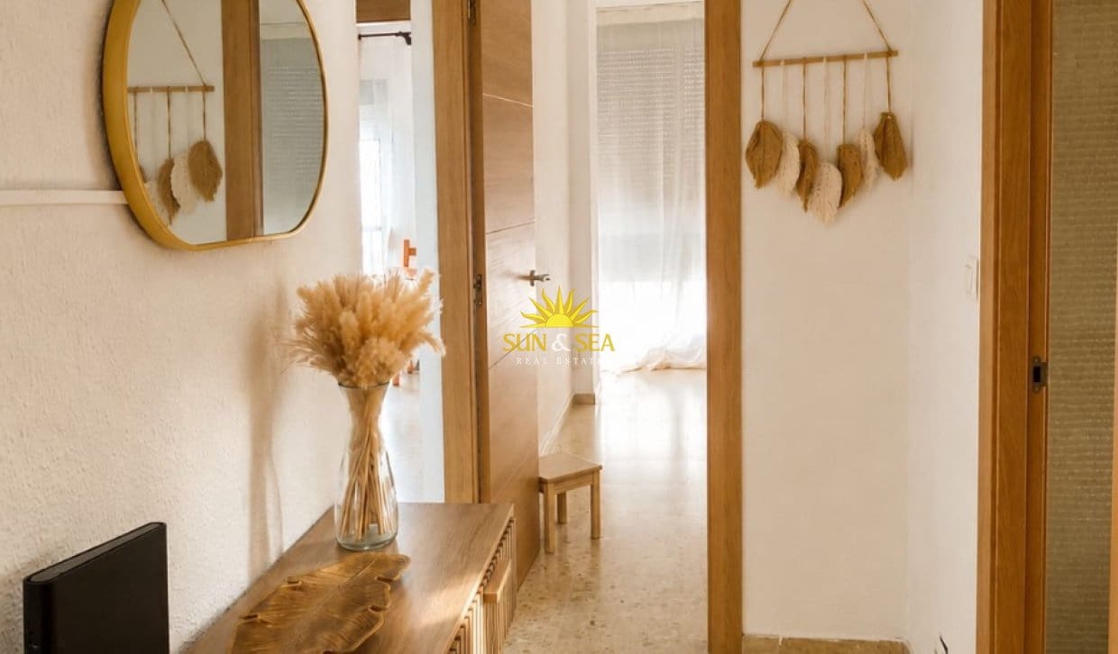 2 quarto Apartamento para arrendar em Benidorm com garagem - 1 300 € (Ref: 10082018)