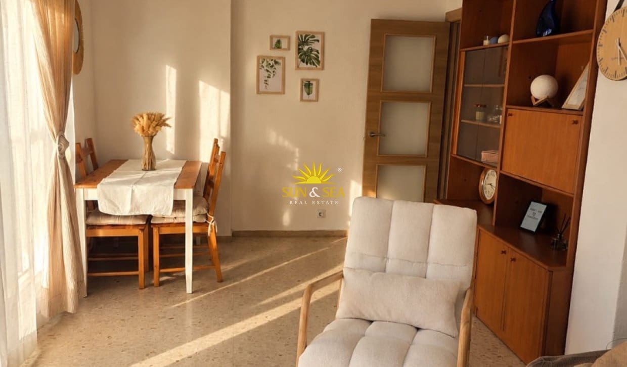 2 quarto Apartamento para arrendar em Benidorm com garagem - 1 300 € (Ref: 10082018)
