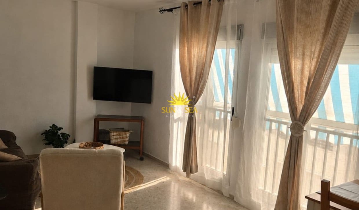 2 quarto Apartamento para arrendar em Benidorm com garagem - 1 300 € (Ref: 10082018)