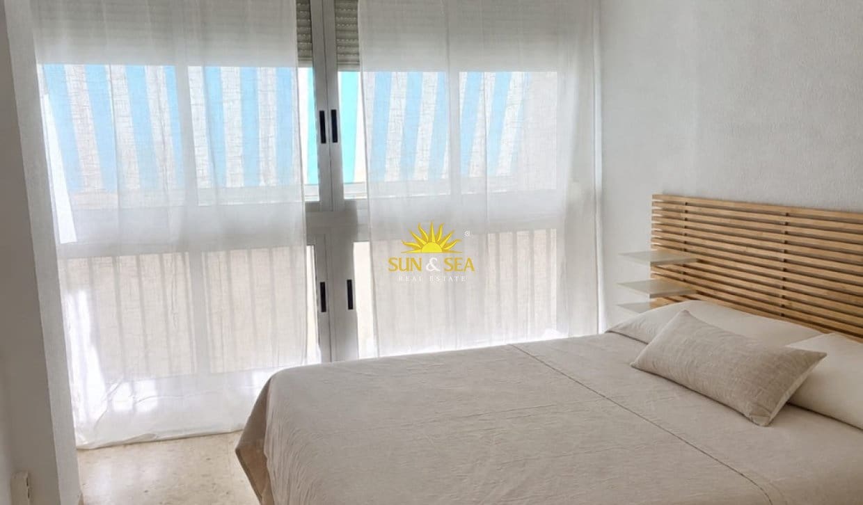 2 quarto Apartamento para arrendar em Benidorm com garagem - 1 300 € (Ref: 10082018)