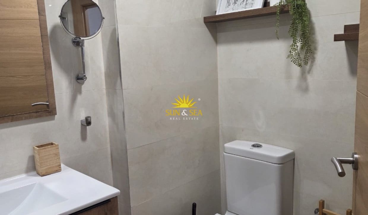2 quarto Apartamento para arrendar em Benidorm com garagem - 1 300 € (Ref: 10082018)