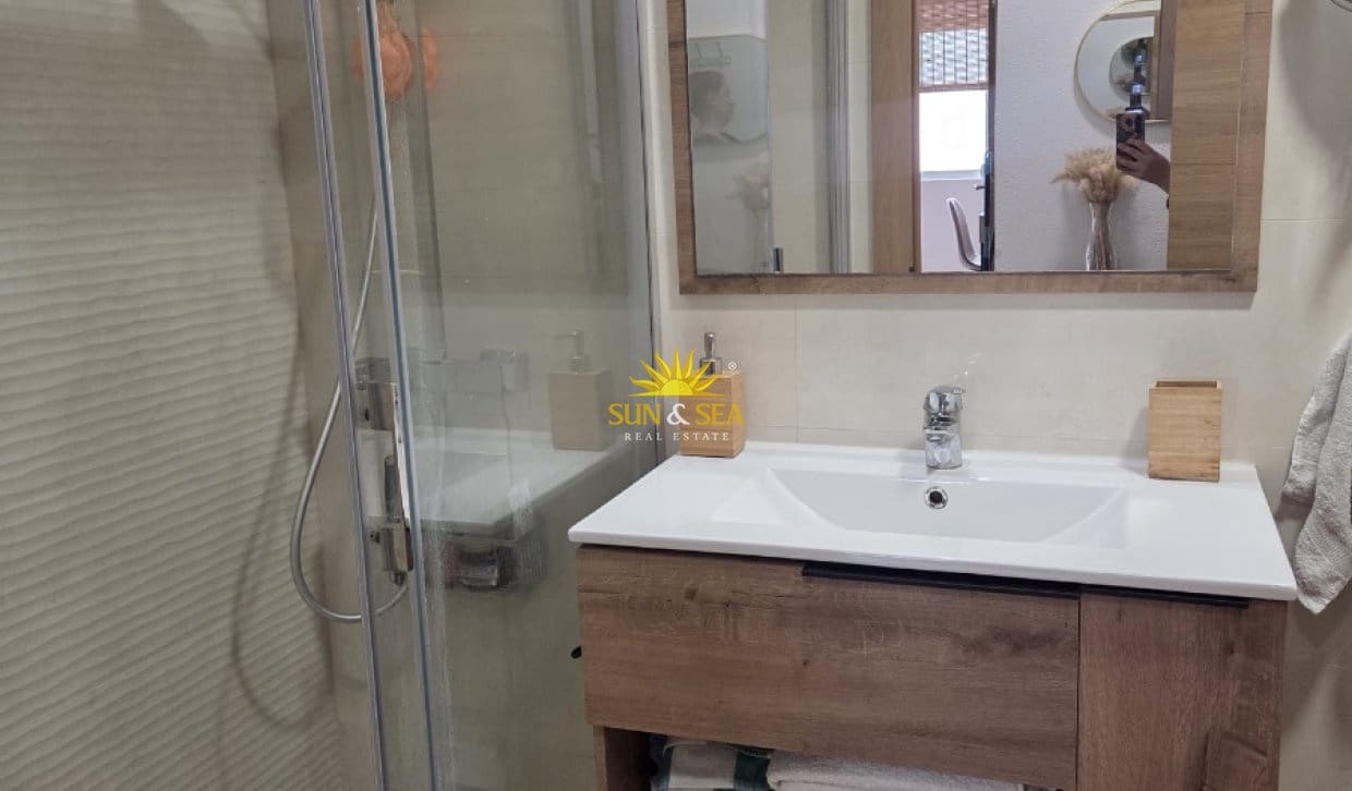 2 quarto Apartamento para arrendar em Benidorm com garagem - 1 300 € (Ref: 10082018)