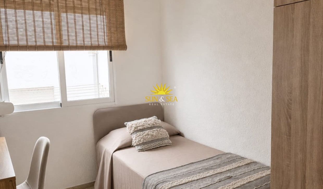 2 quarto Apartamento para arrendar em Benidorm com garagem - 1 300 € (Ref: 10082018)