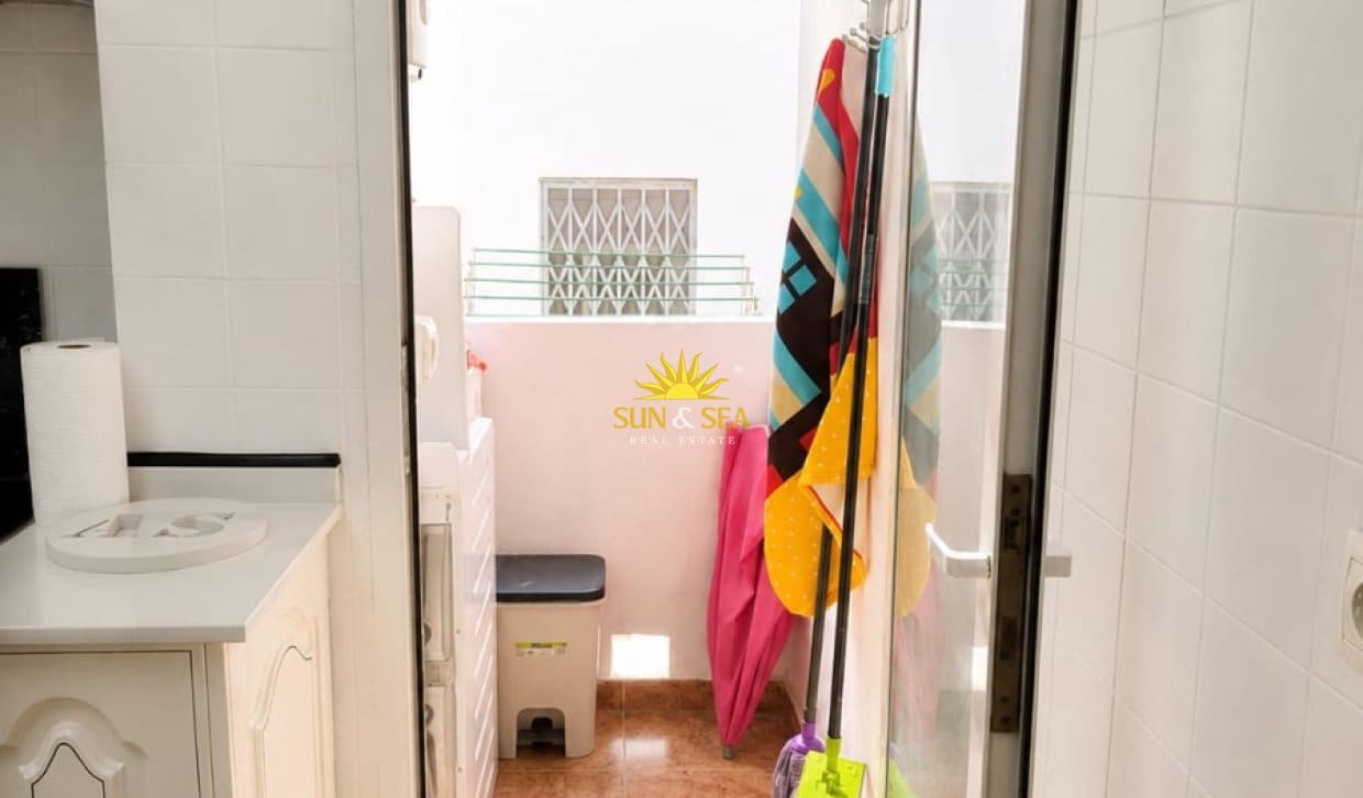 2 quarto Apartamento para arrendar em Benidorm com garagem - 1 300 € (Ref: 10082018)