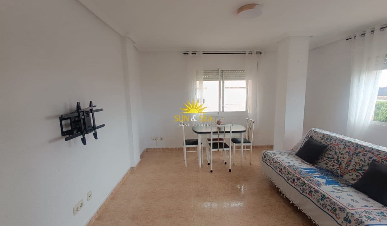 Appartement de 3 chambres à louer à Los Urrutias - 950 € (Ref: 10082211)