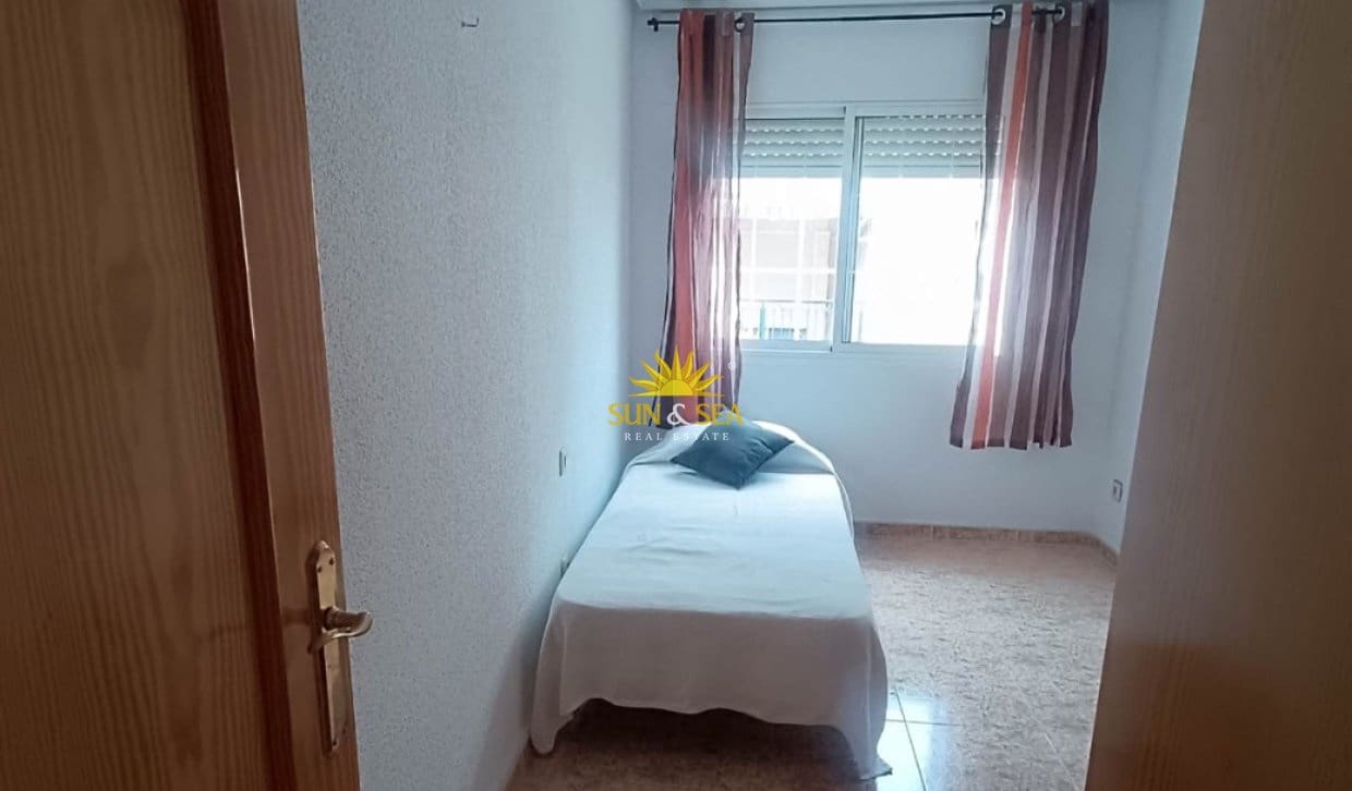 Appartement de 3 chambres à louer à Los Urrutias - 950 € (Ref: 10082211)